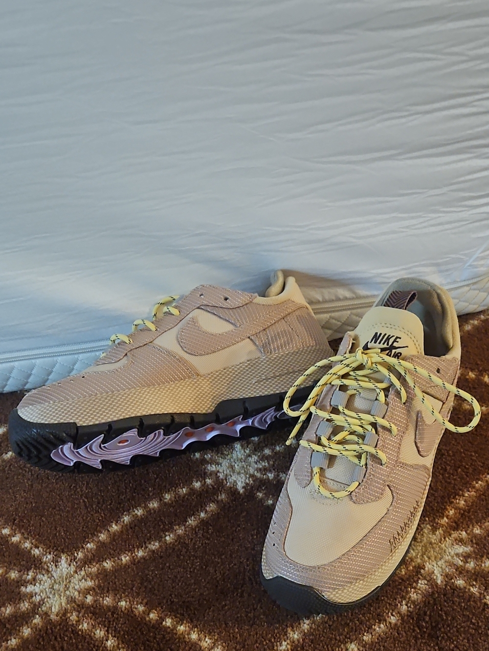 Nike Women's Beige and Lavender Accent Sneakers